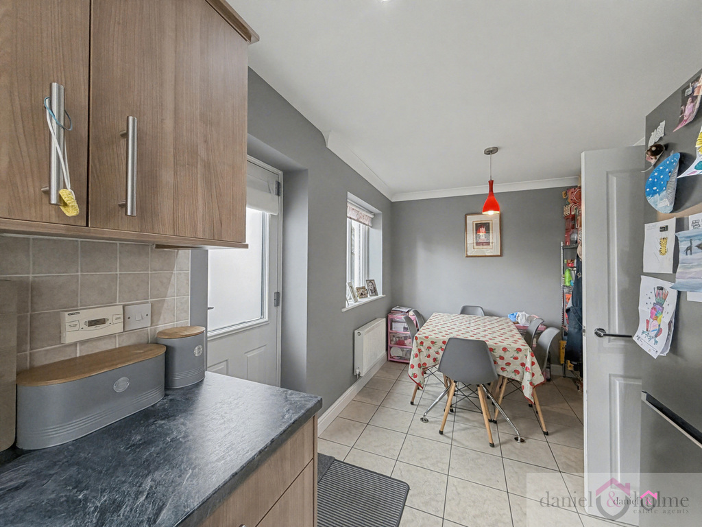 Lyndale Close, Leek, Staffordshire, ST13 5AQ, photo 5