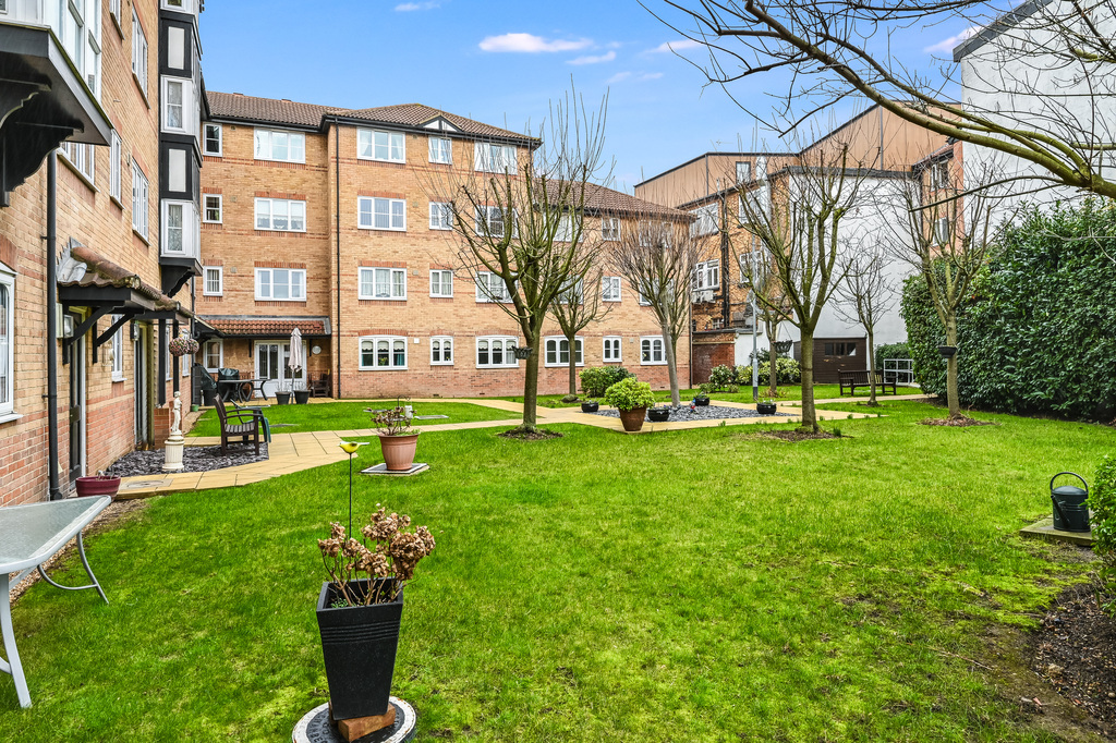 Gibson Court, Regarth Avenue, Romford, photo 15