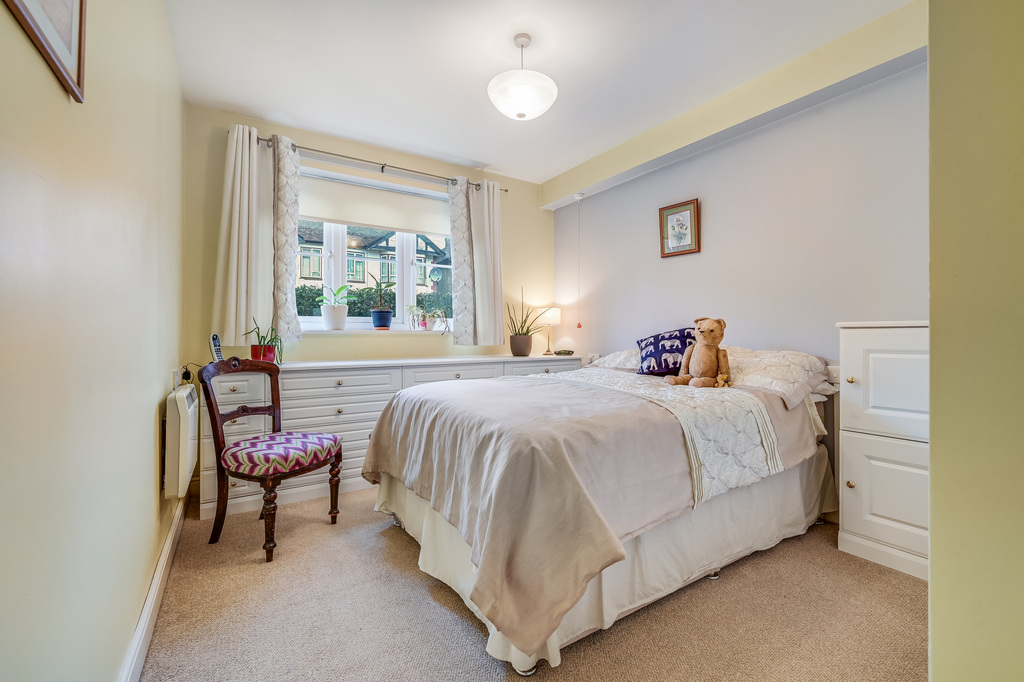 Gibson Court, Regarth Avenue, Romford, photo 8