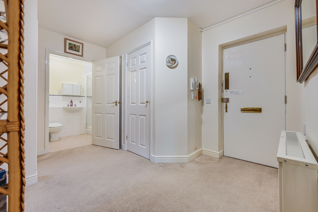 Gibson Court, Regarth Avenue, Romford, photo 7