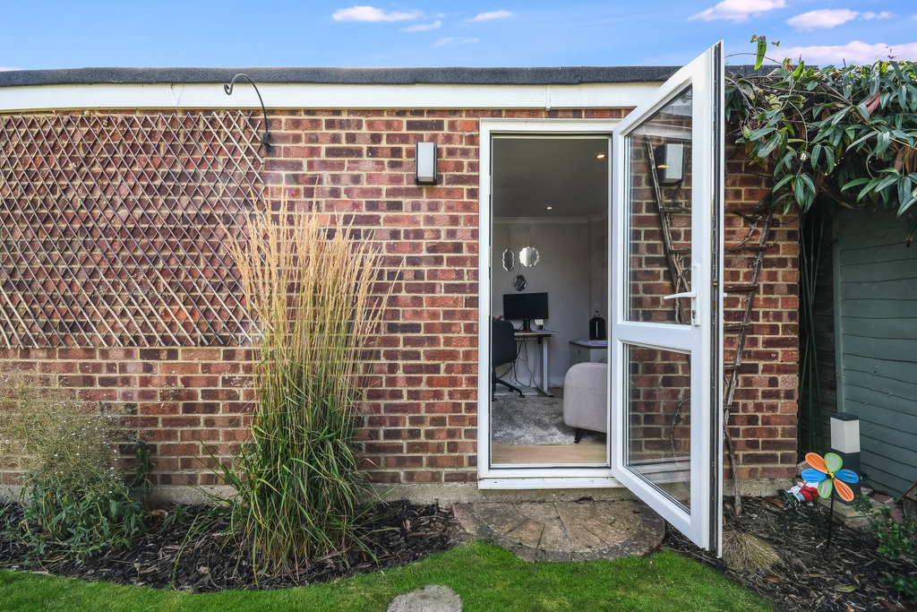 Sharpington Close, Galleywood, Chelmsford, photo 15