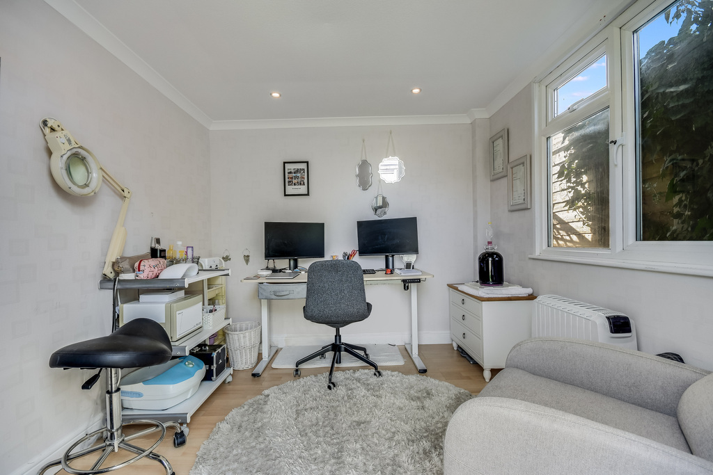 Sharpington Close, Galleywood, Chelmsford, photo 16