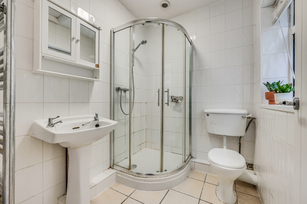 Hurstwood Avenue, Pilgrims Hatch, Brentwood, photo 6