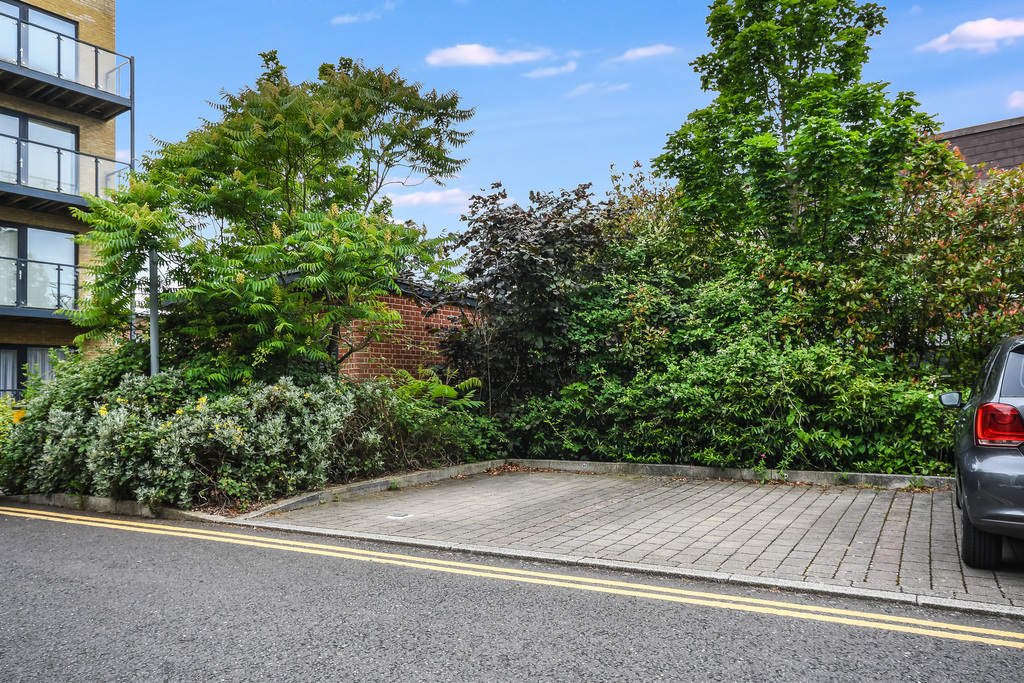 Ashflower Drive, Harold Wood, Romford, photo 9