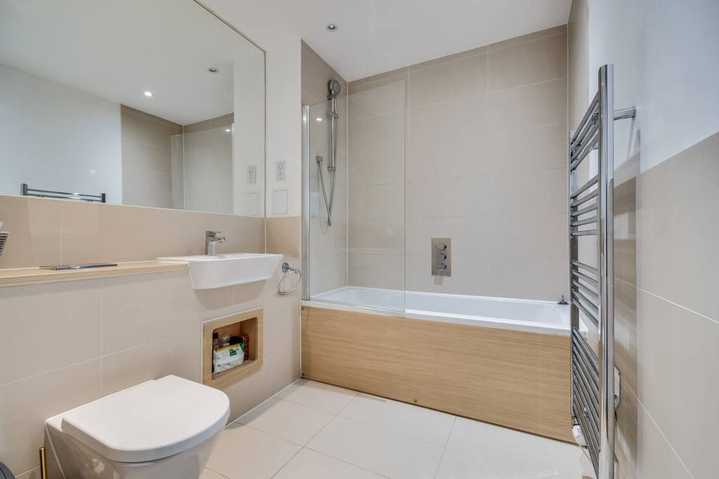Ashflower Drive, Harold Wood, Romford, photo 8