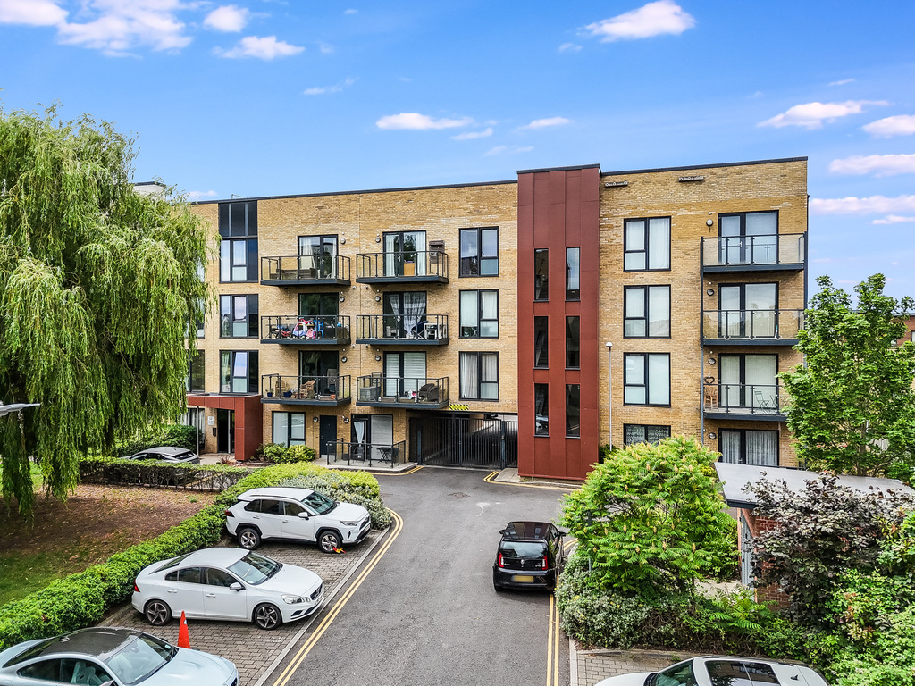 Ashflower Drive, Harold Wood, Romford, photo 10