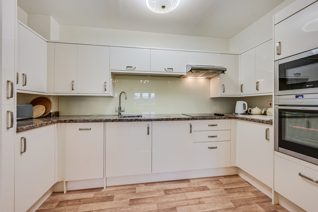 Gibson Court, Regarth Avenue, Romford, photo 3