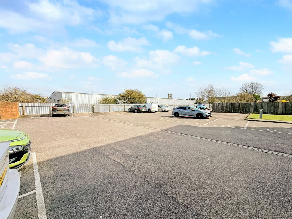 St. Andrews Road, Felixstowe, Suffolk, photo 16