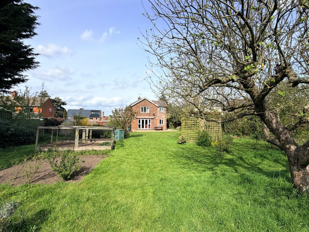 Main Road, Chelmondiston, Ipswich, Suffolk, photo 36