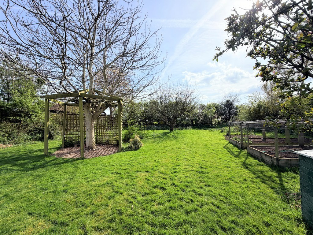 Main Road, Chelmondiston, Ipswich, Suffolk, photo 35