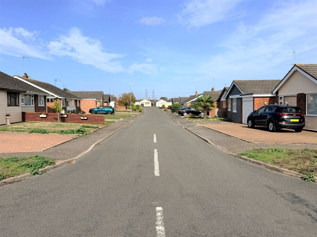 AVENUE SCENE