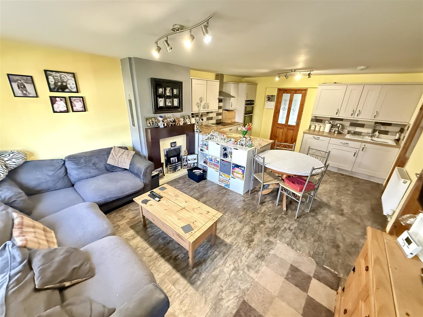 Caesarn, Cwrtnewydd, Llanybydder, photo 4