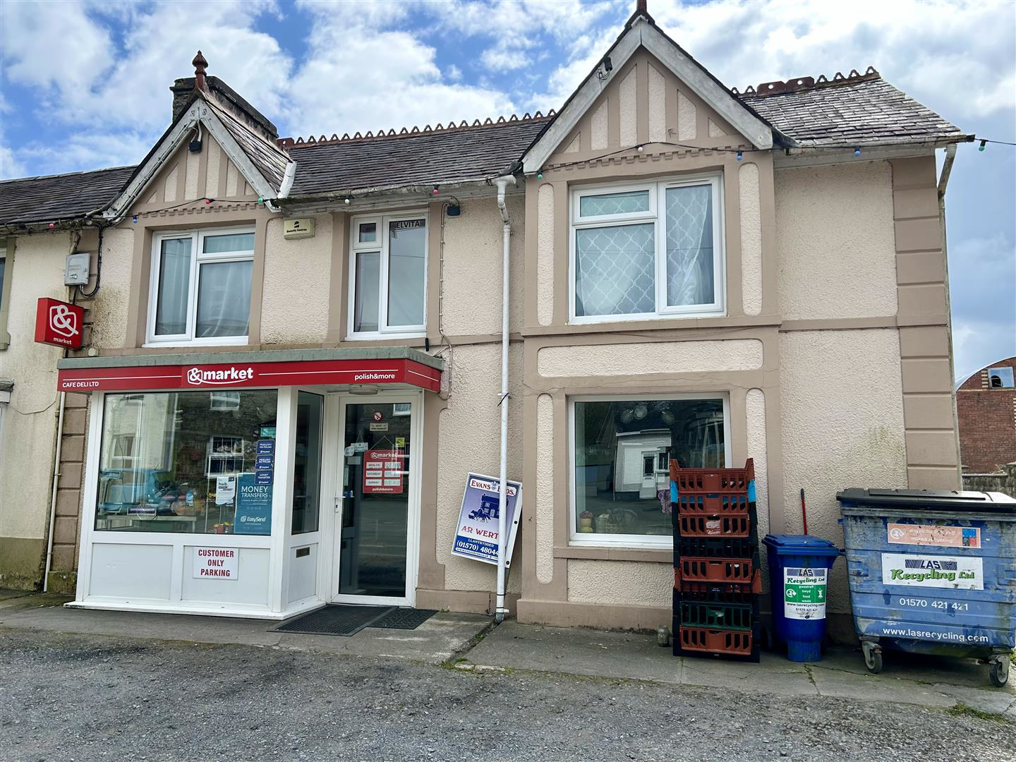 Market Square, Llanybydder, photo 3