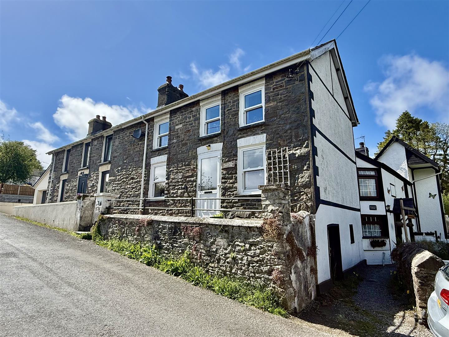 Cwrtnewydd, Llanybydder