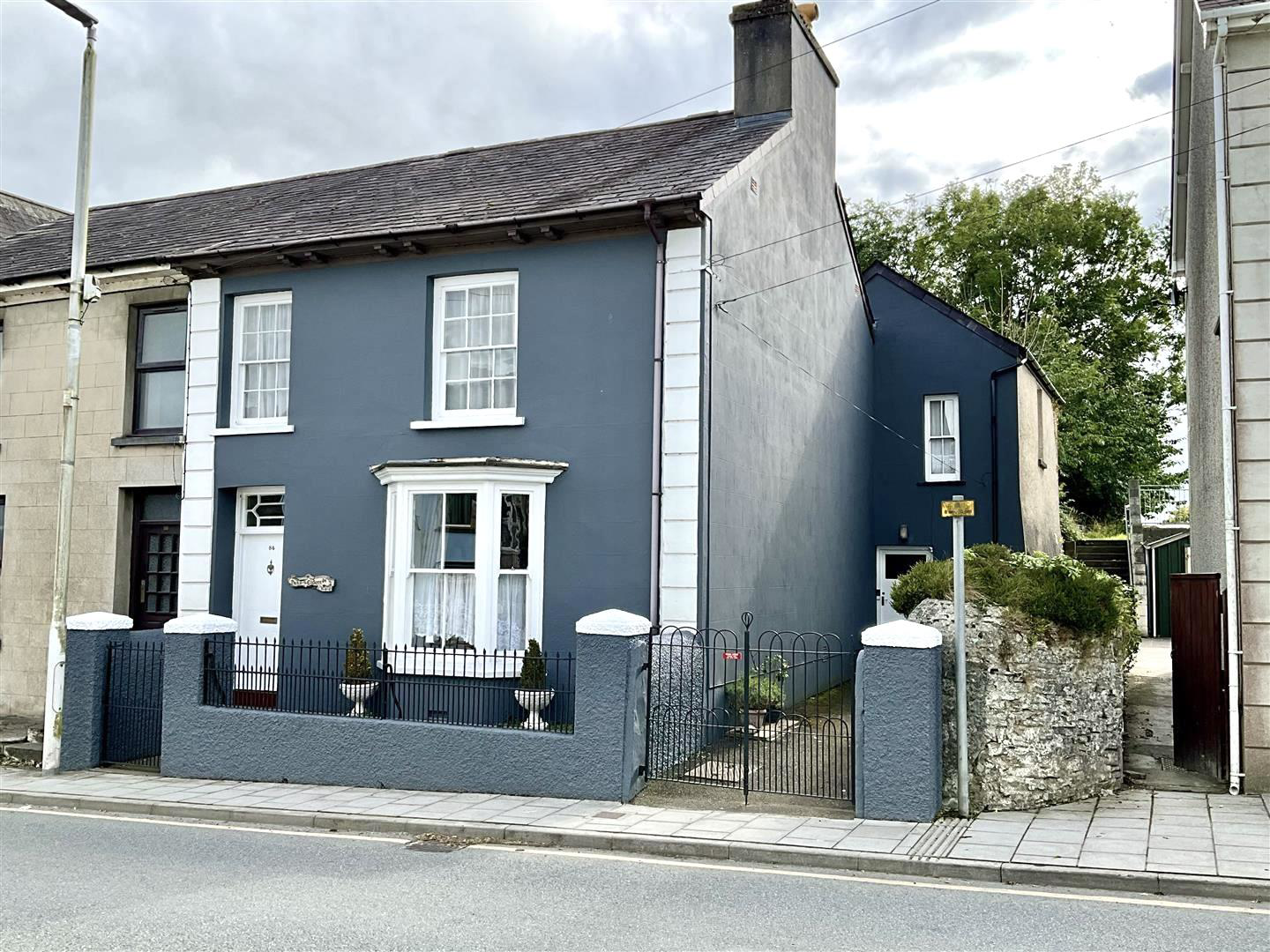 84 Bridge Street, Lampeter