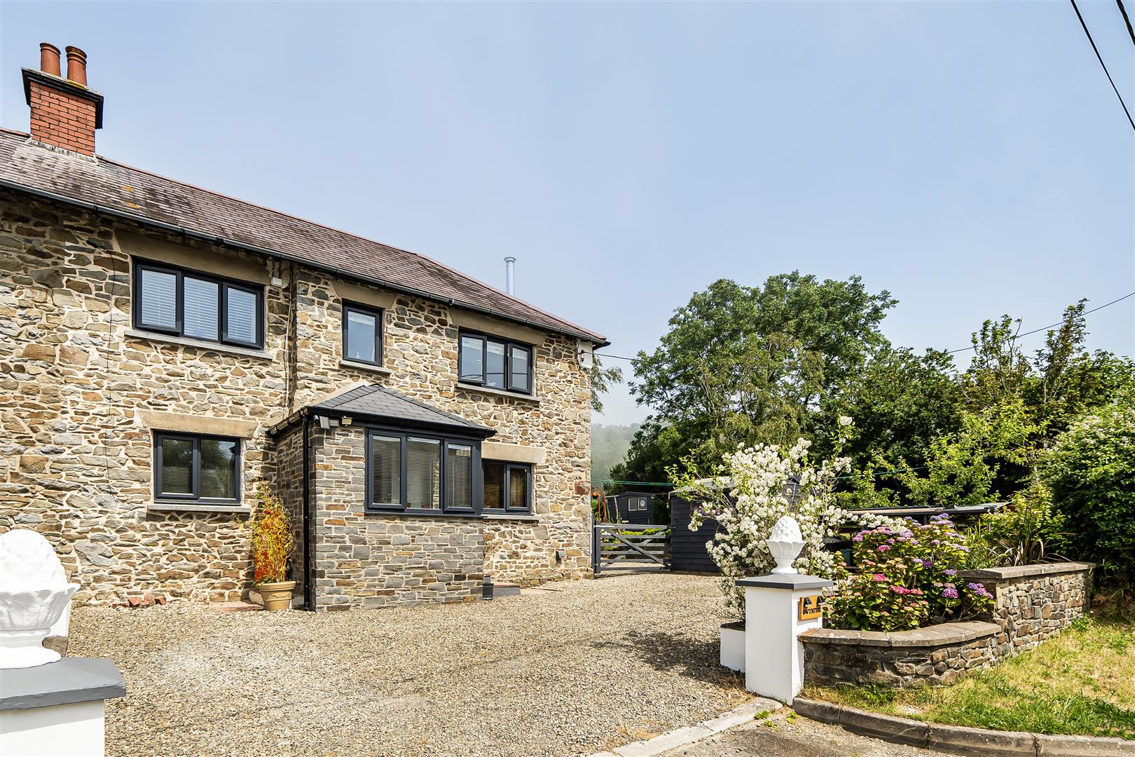 Nr. New Quay, Llanarth, photo 2