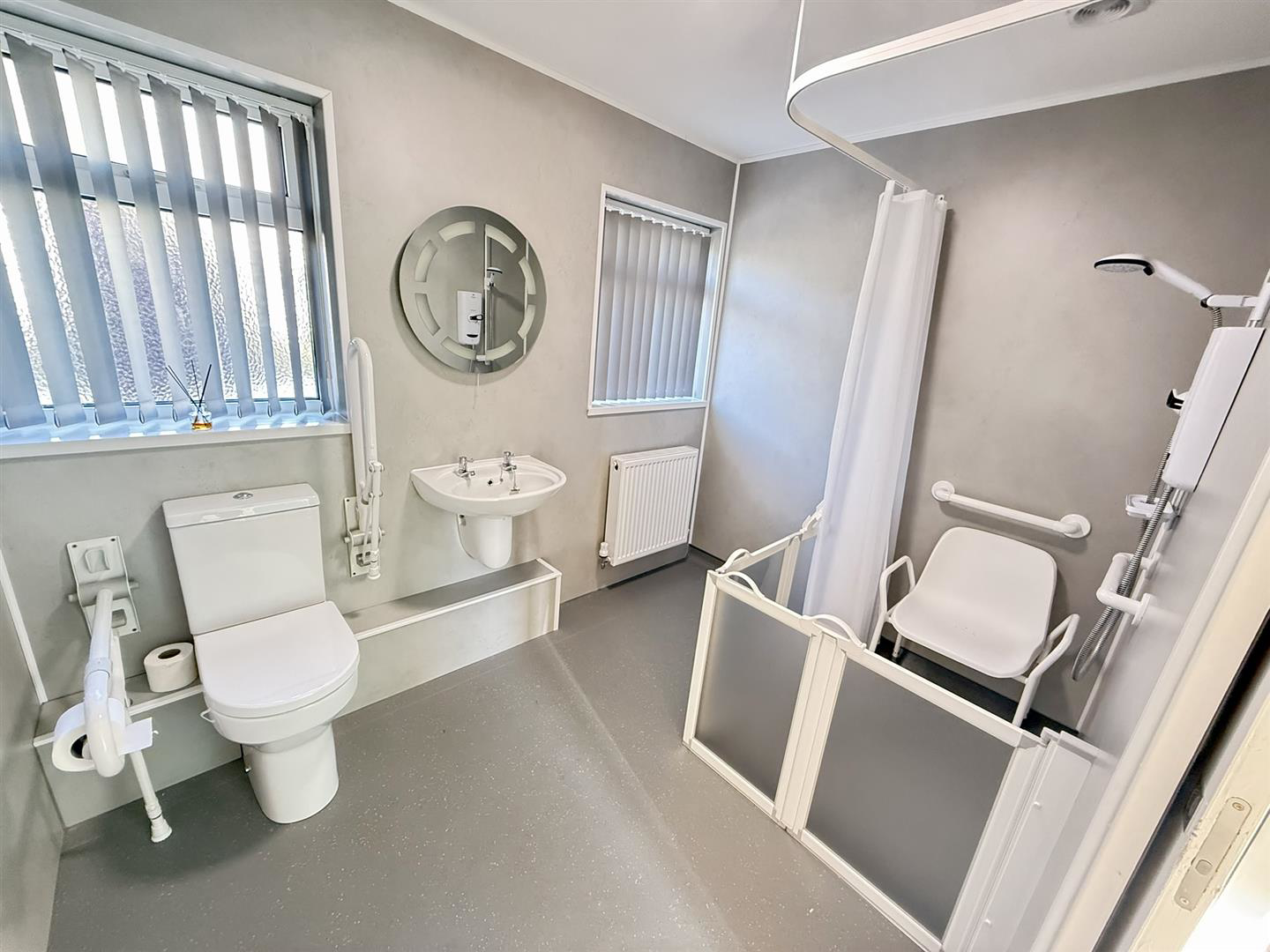 SHOWER ROOM