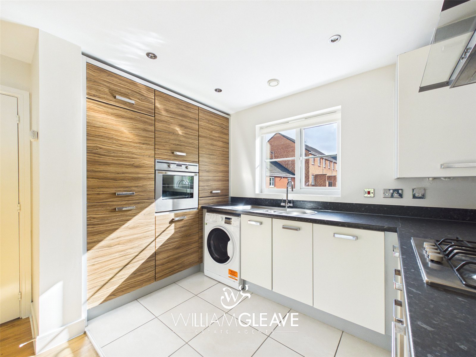 Pendinas, Wrexham, LL11, photo 2