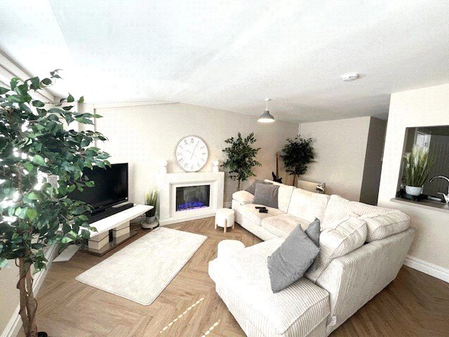 Eddisbury Square, Frodsham, Cheshire, WA6, photo 2