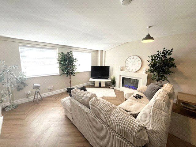 Eddisbury Square, Frodsham, Cheshire, WA6, photo 3