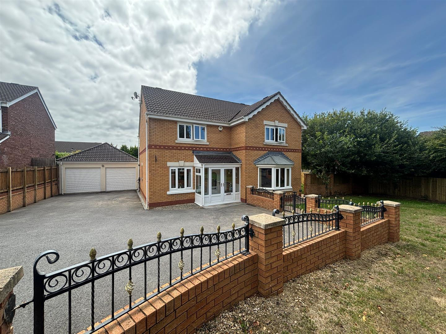 Clos Bryn Haul, Llwynhendy, Llanelli