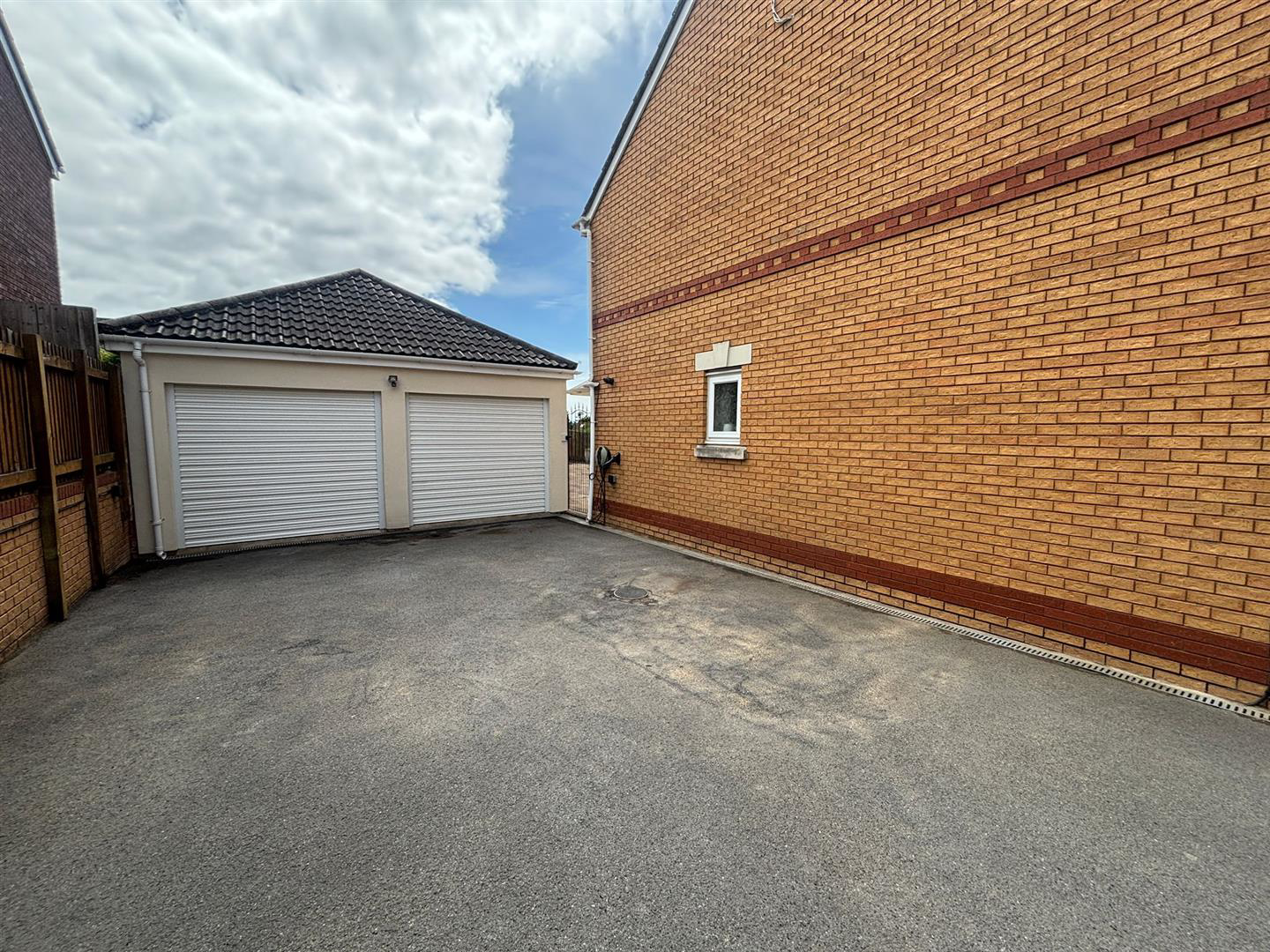 Clos Bryn Haul, Llwynhendy, Llanelli, photo 3