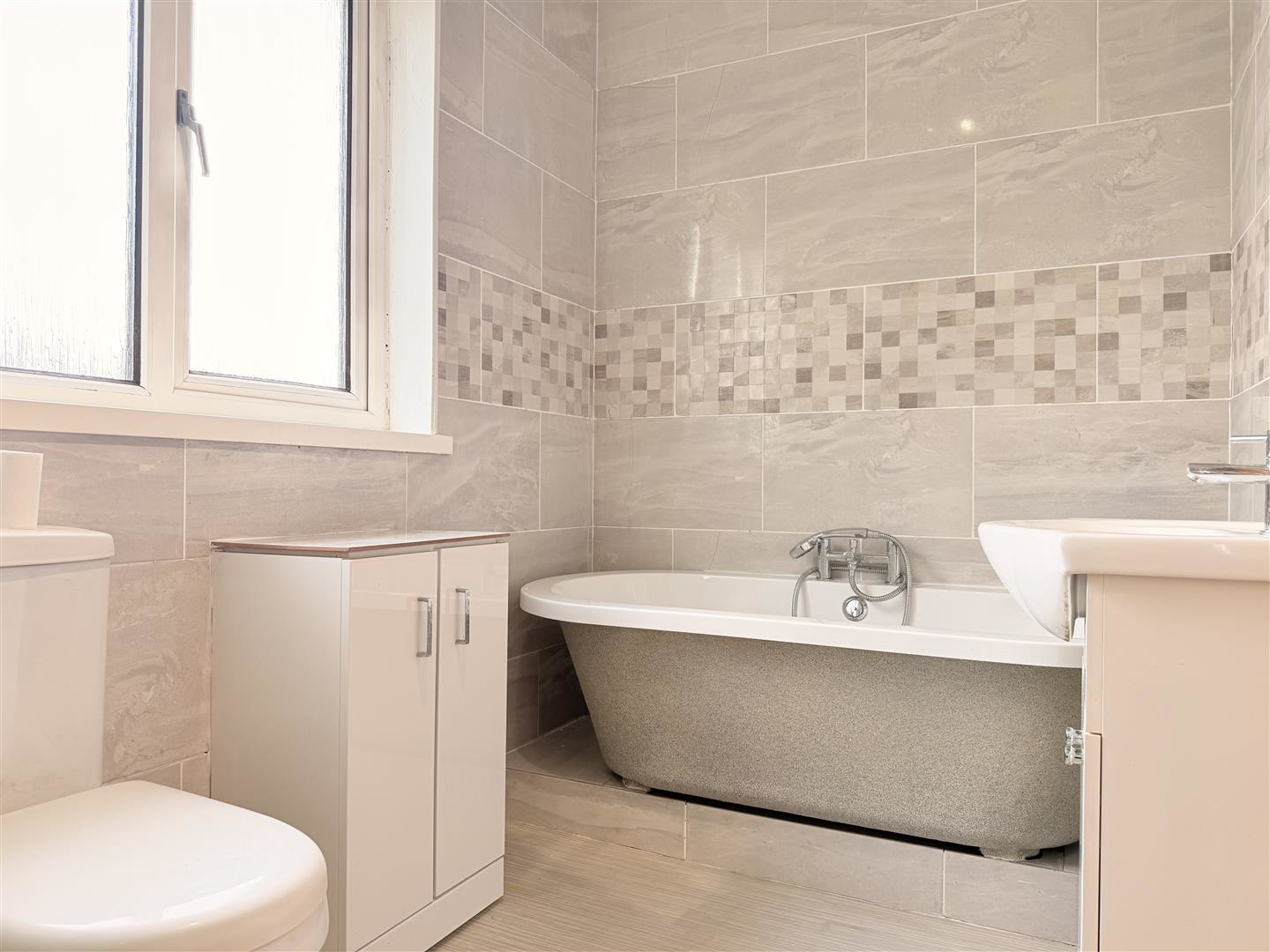 Ael Y Bryn Close, Llanelli, photo 15