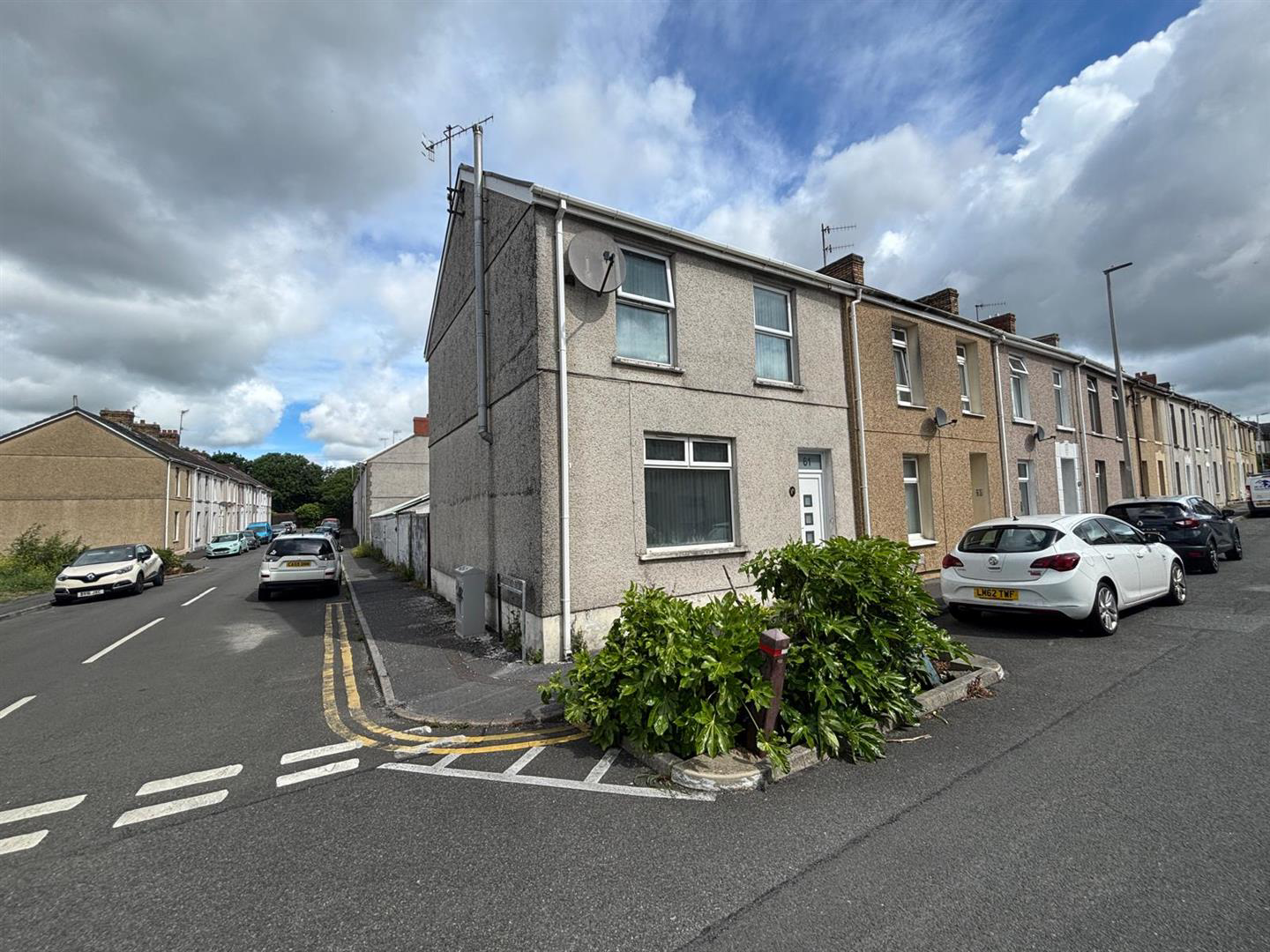 61 Swansea Road, Llanelli SA15 3BJ