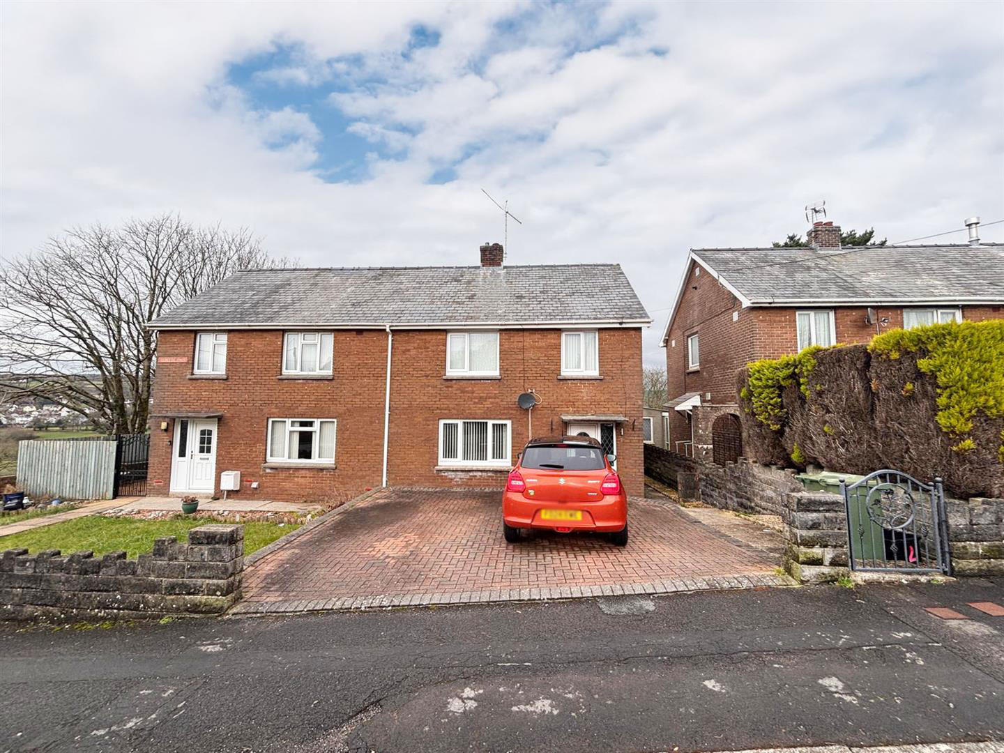 Llwyncrwn, Pontyates, Llanelli