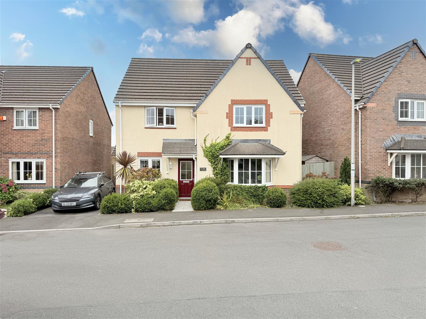 Bryn Uchaf, Bryn, Llanelli
