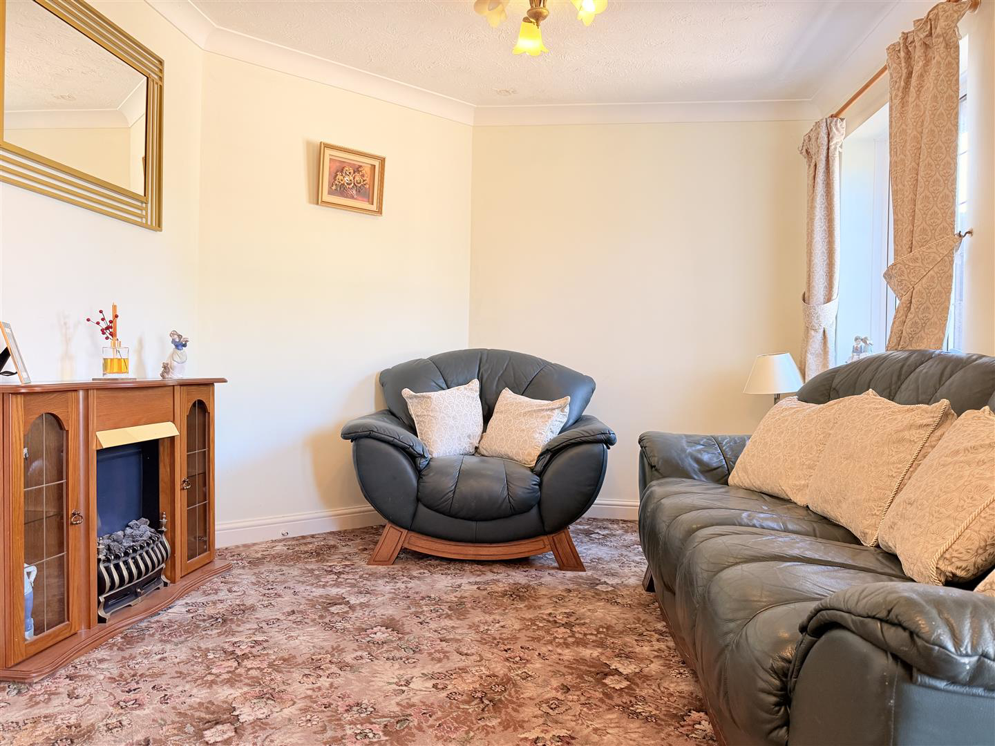 Nightingale Court, Llanelli, photo 4