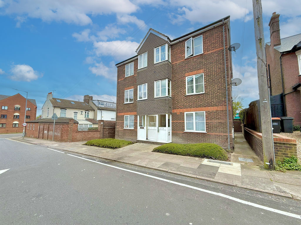 Chiltern Road, Dunstable, LU6 1HS