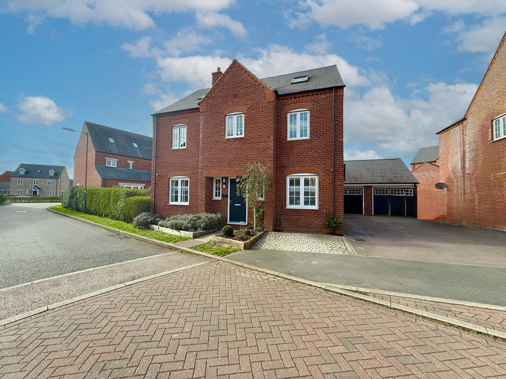 Arch Grove, Aylesbury, HP18 0UN