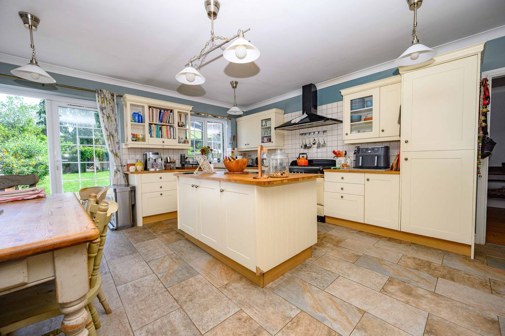 St. Albans Road West, Hatfield, AL10 9RU