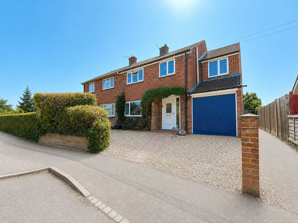 Luton Road, Caddington, LU1 4AF