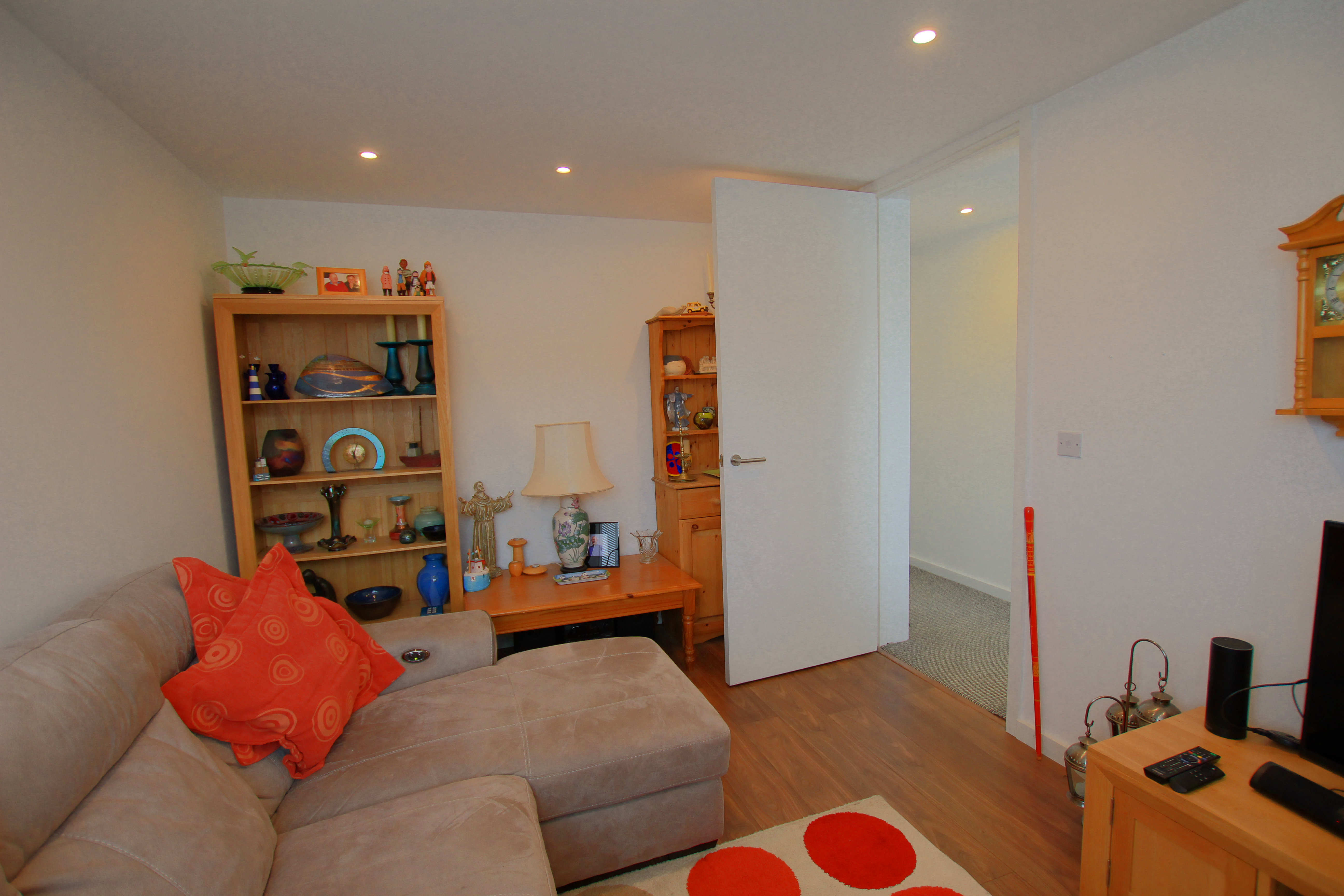 Holden Avenue, Oxley Park, MK4, photo 6