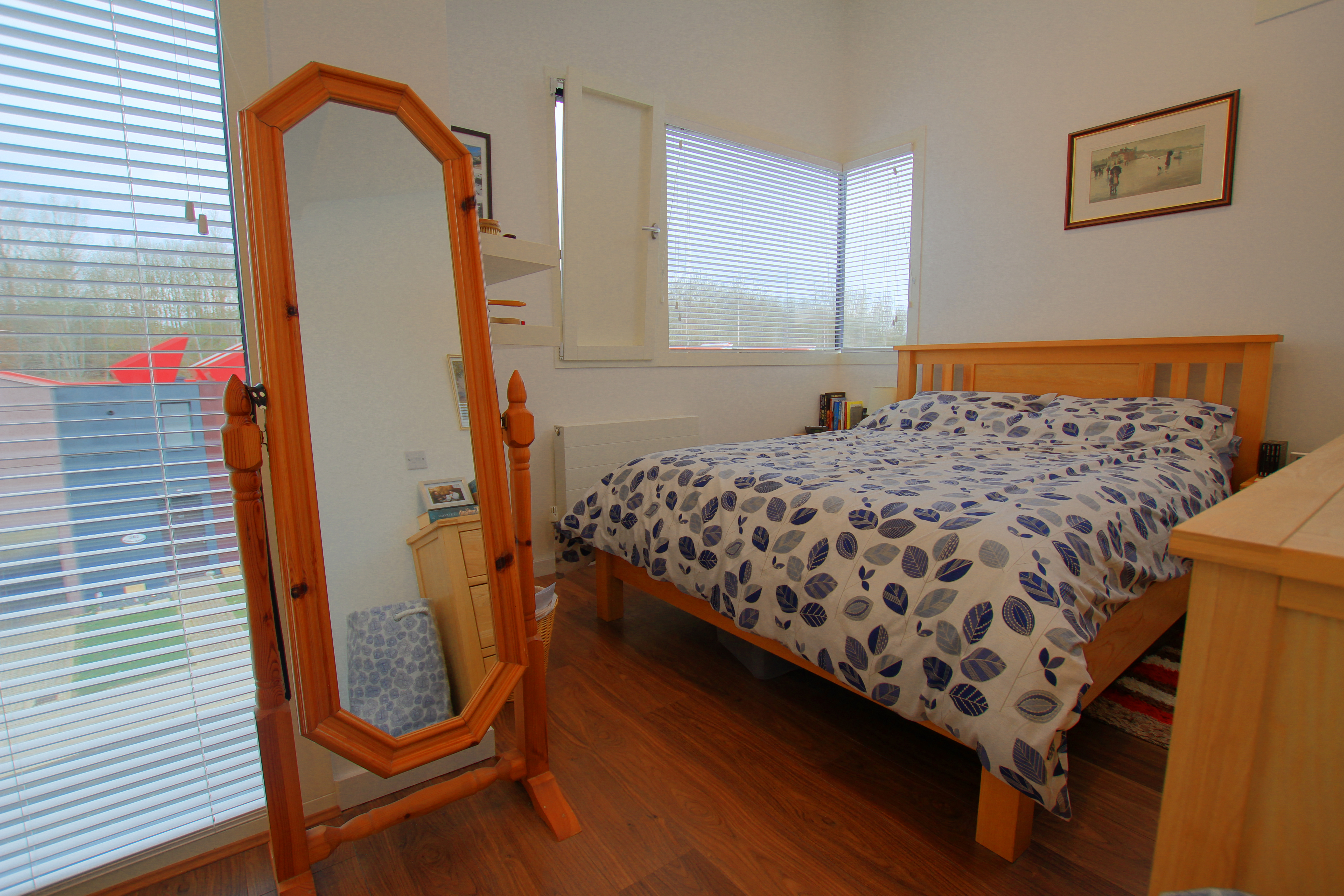 Holden Avenue, Oxley Park, MK4, photo 9
