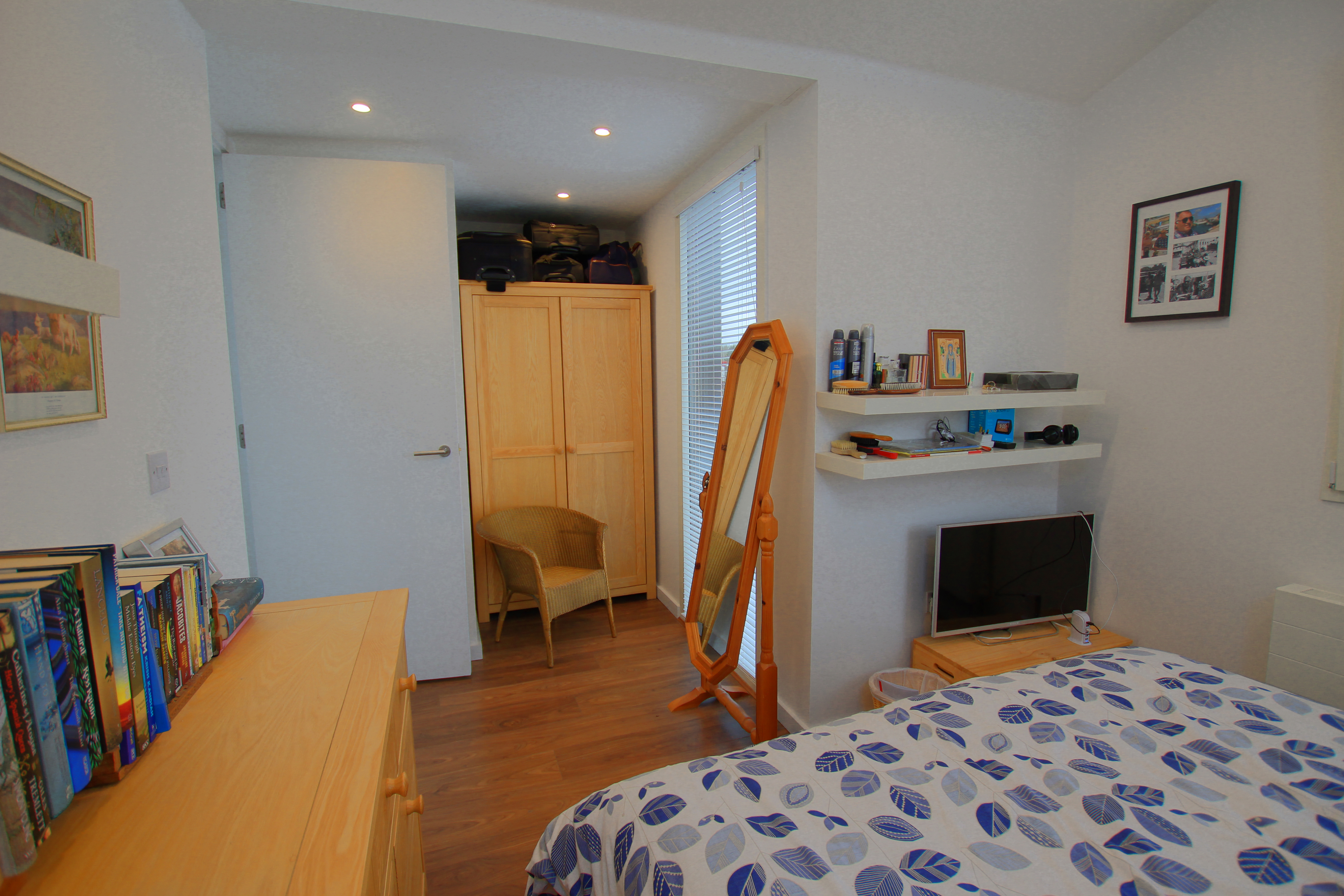 Holden Avenue, Oxley Park, MK4, photo 10
