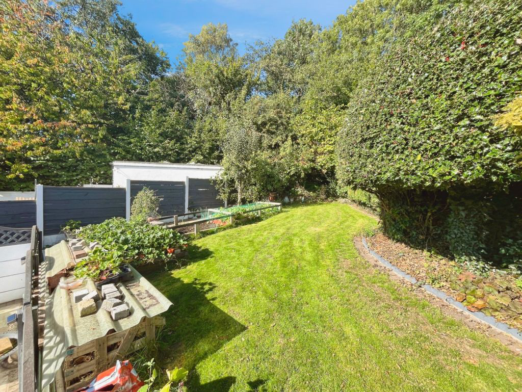 Wentworth Avenue, Farnworth, photo 17