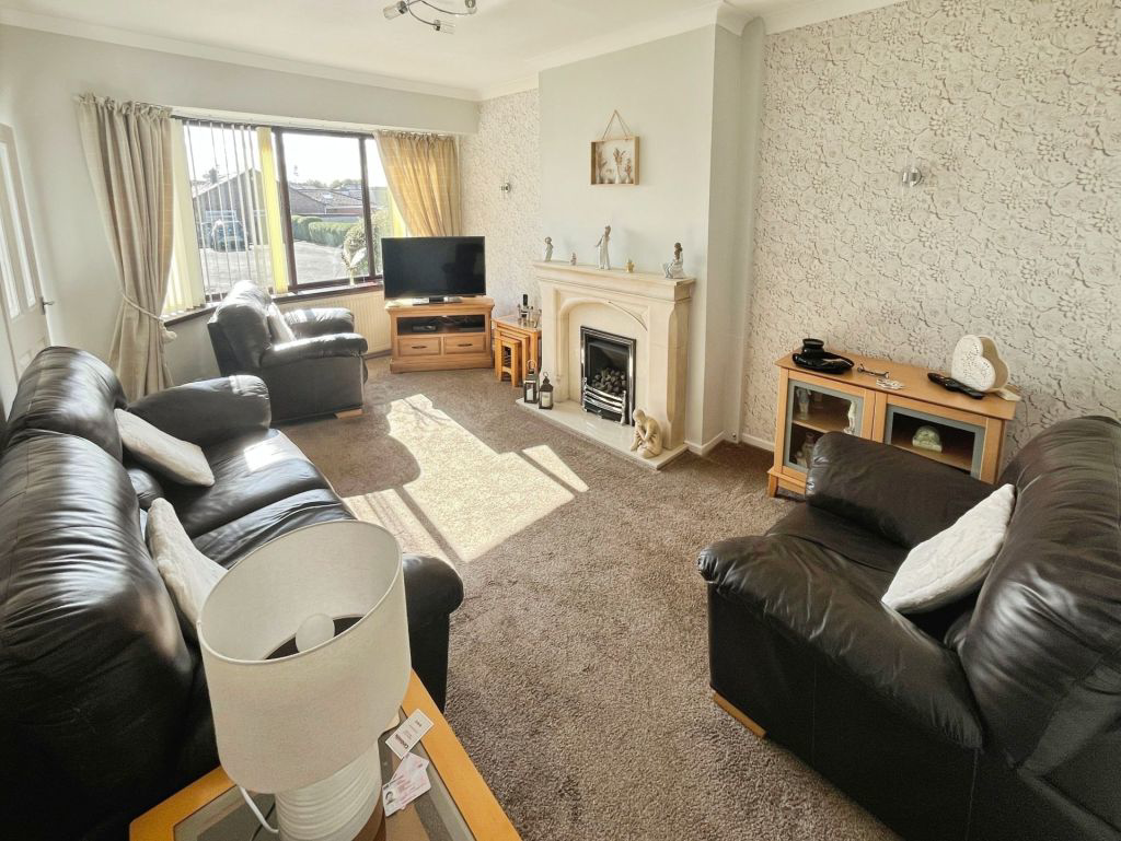 Wentworth Avenue, Farnworth, photo 3