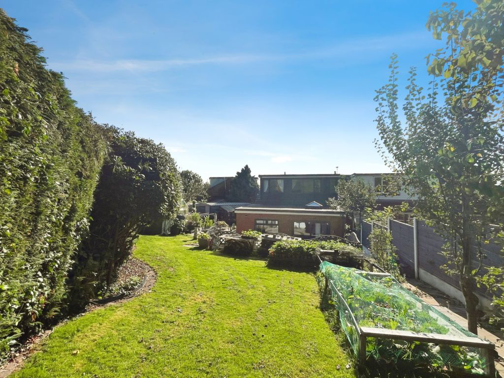Wentworth Avenue, Farnworth, photo 2