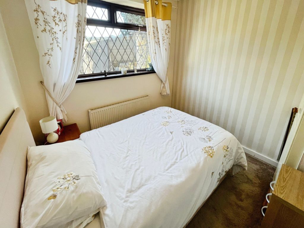 Wentworth Avenue, Farnworth, photo 14