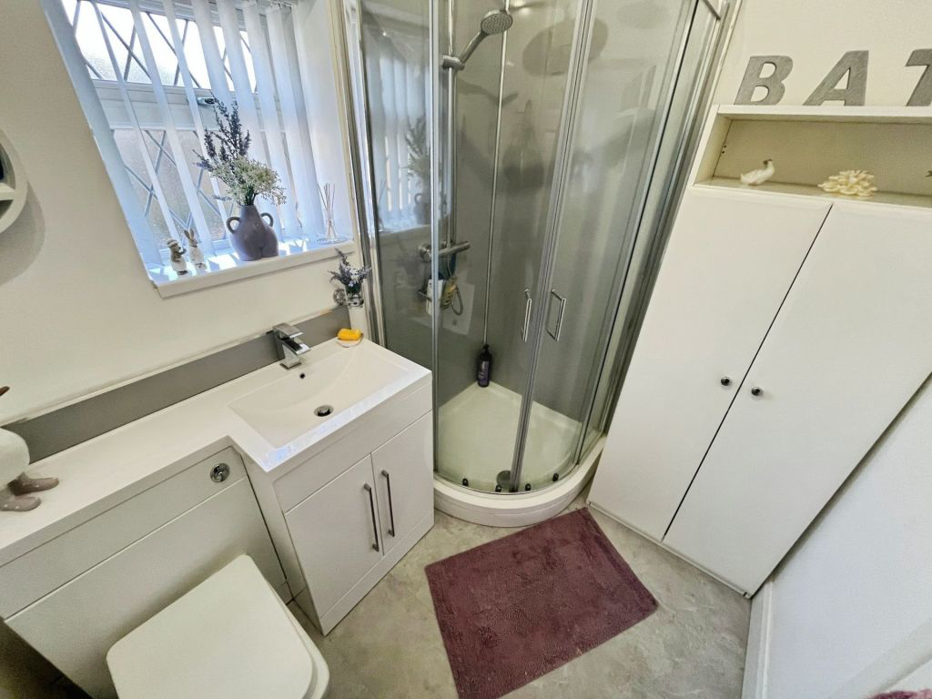 Wentworth Avenue, Farnworth, photo 16