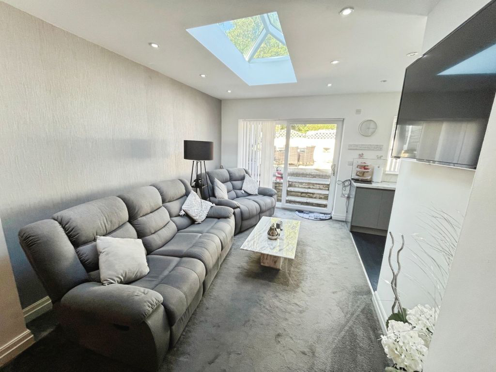 Wentworth Avenue, Farnworth, photo 9