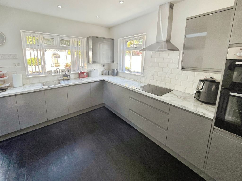 Wentworth Avenue, Farnworth, photo 6