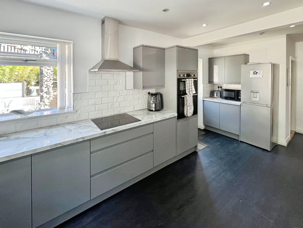 Wentworth Avenue, Farnworth, photo 4