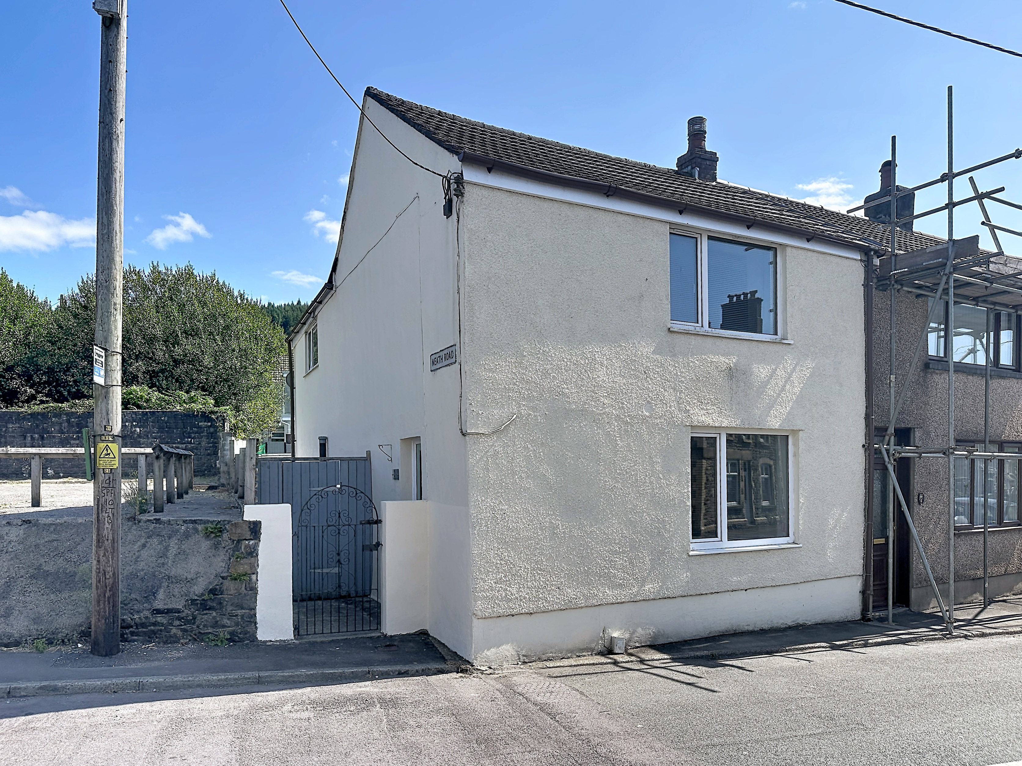 Neath Road, Resolven, SA11