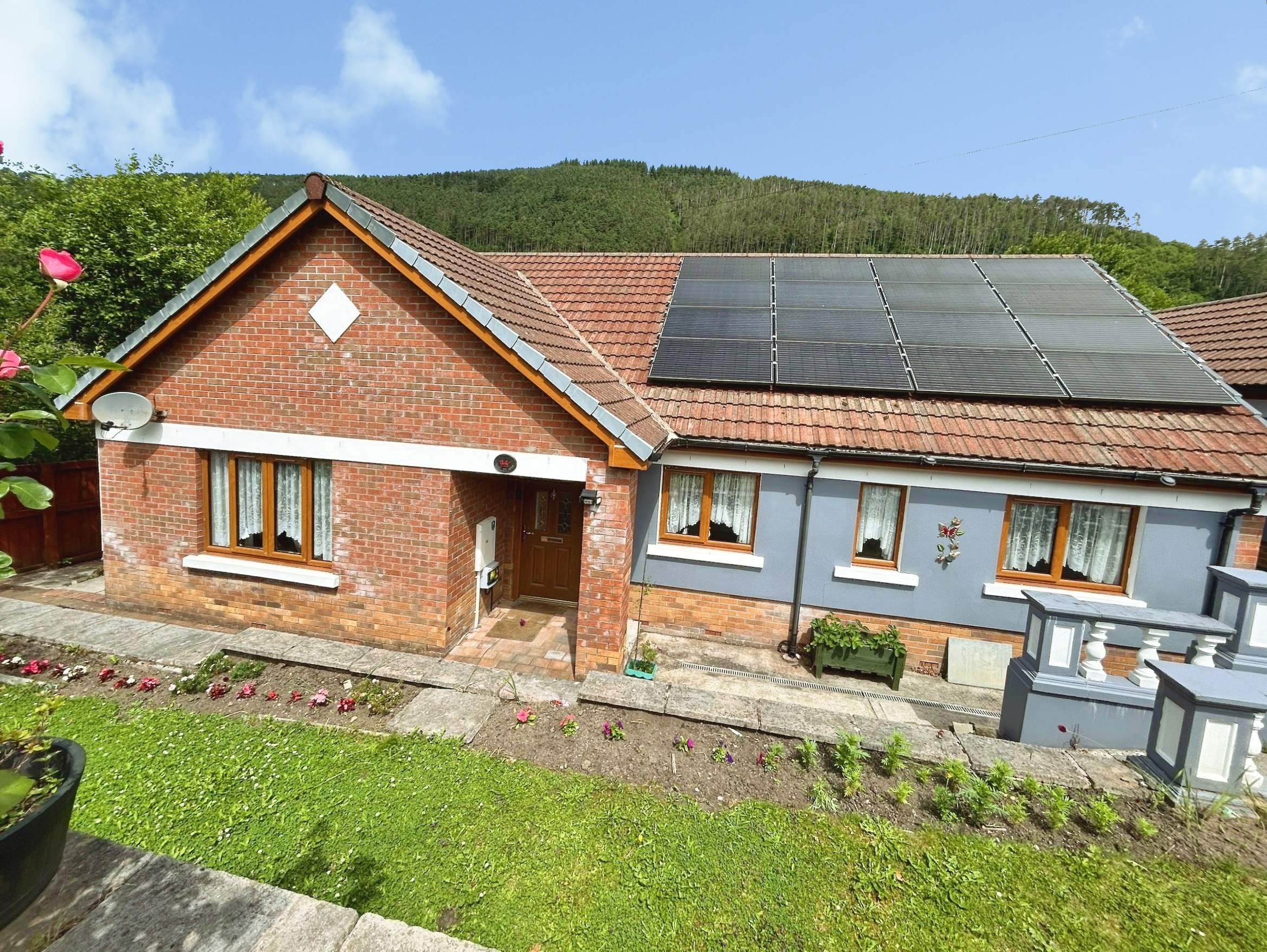 Pentwyn Road, Cynonville, SA13