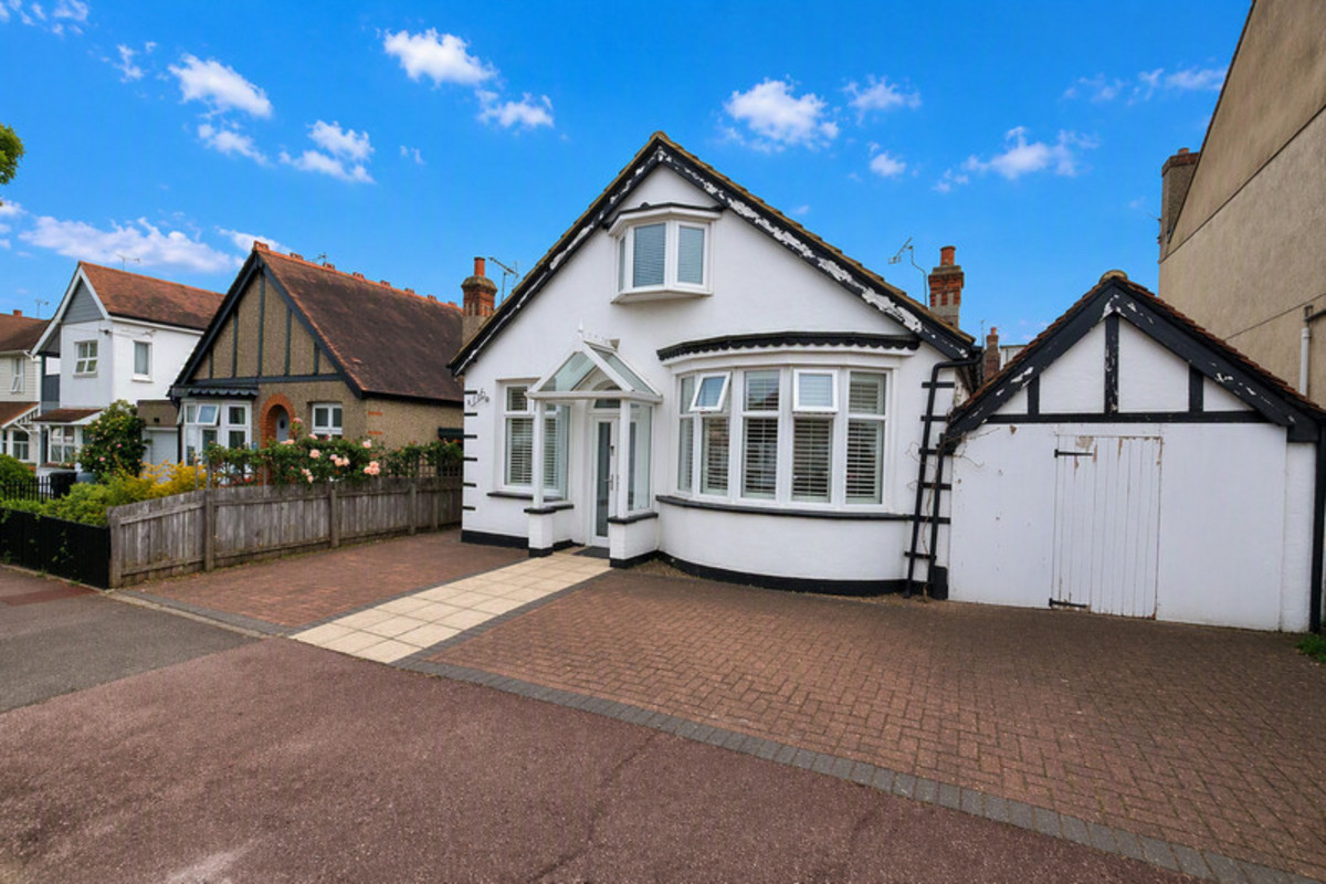 Lord Roberts Avenue, Leigh-on-sea, SS9