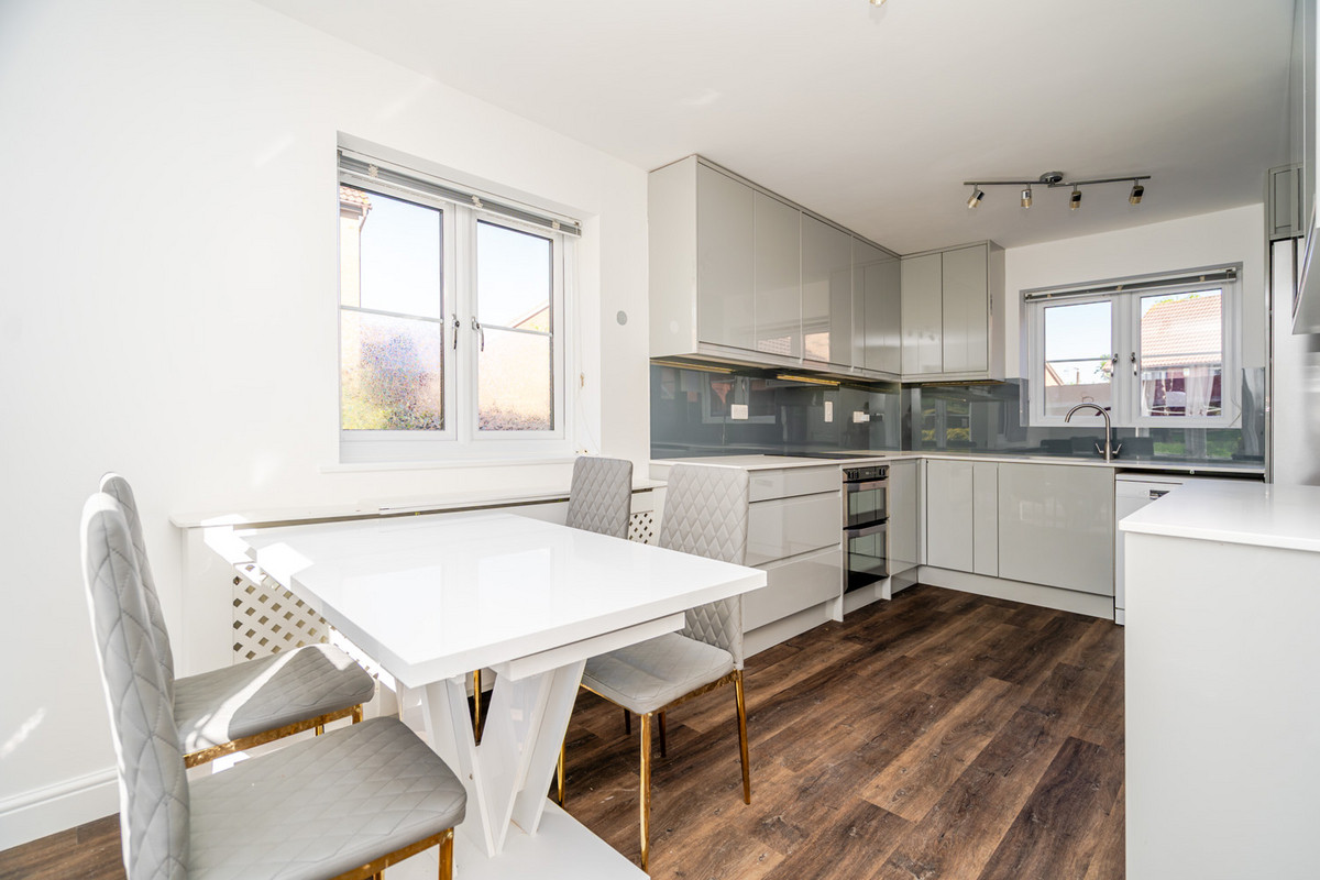 Upper Wood Close, Shenley Brook End, Milton Keynes, MK5, photo 3